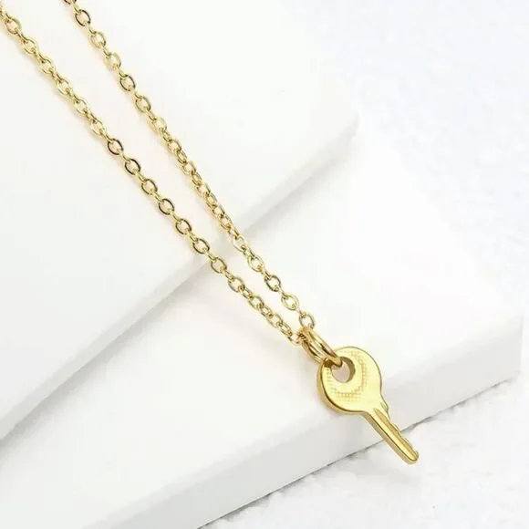 NWT 18K Gold Plated Stainless Steel Trendy Key Pendant Necklace - Picture 2 of 2